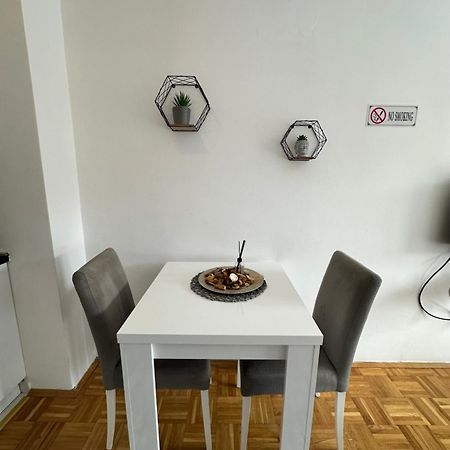 Apartment Guri Pristina Esterno foto