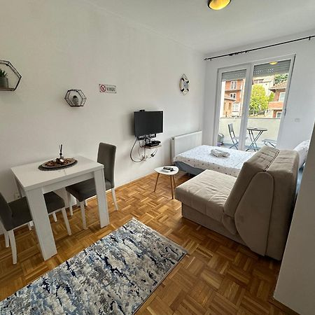 Apartment Guri Pristina Esterno foto