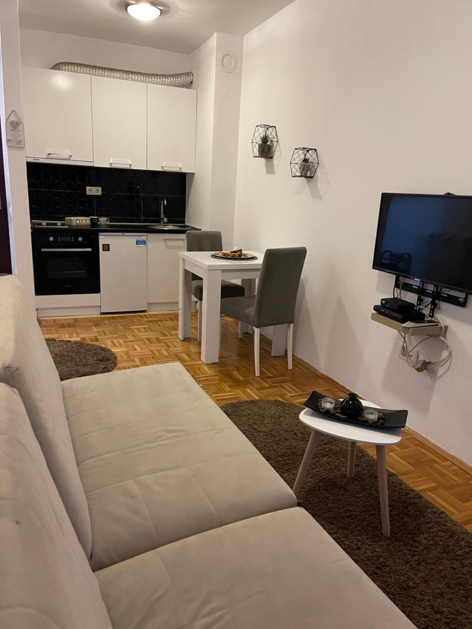 Apartment Guri Pristina Esterno foto