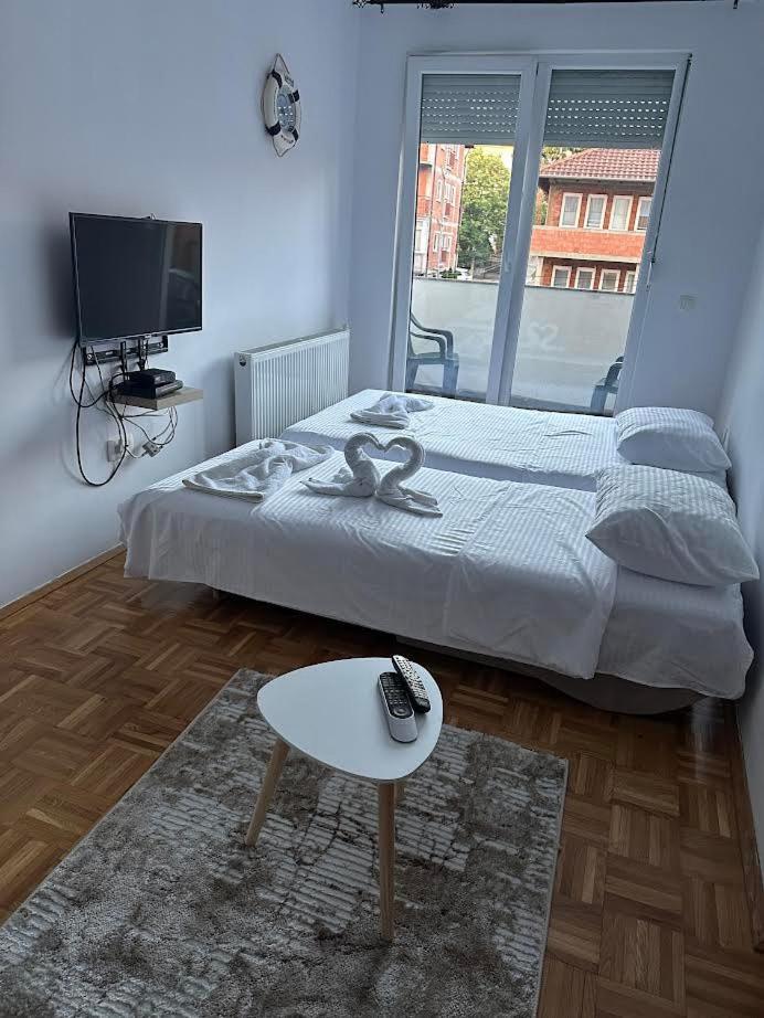 Apartment Guri Pristina Esterno foto