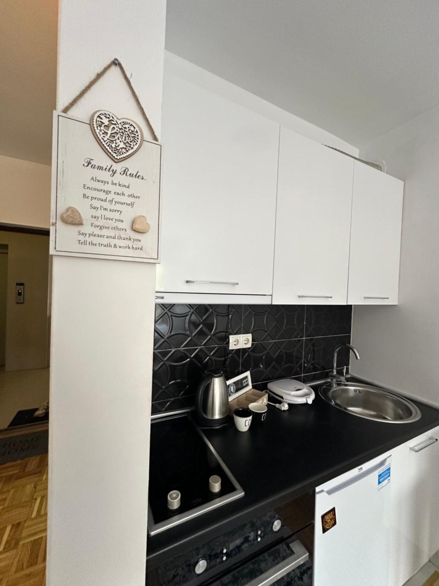 Apartment Guri Pristina Esterno foto