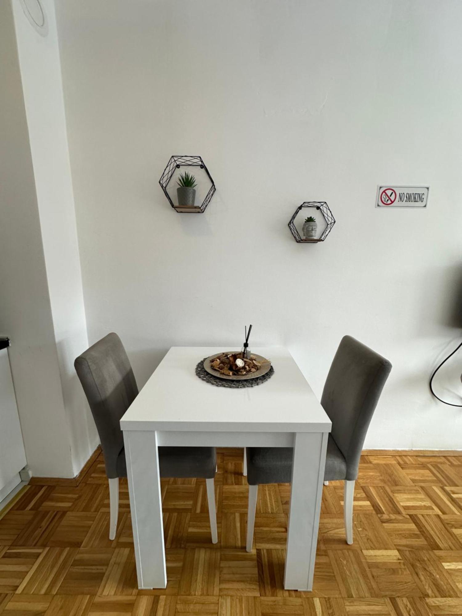 Apartment Guri Pristina Esterno foto